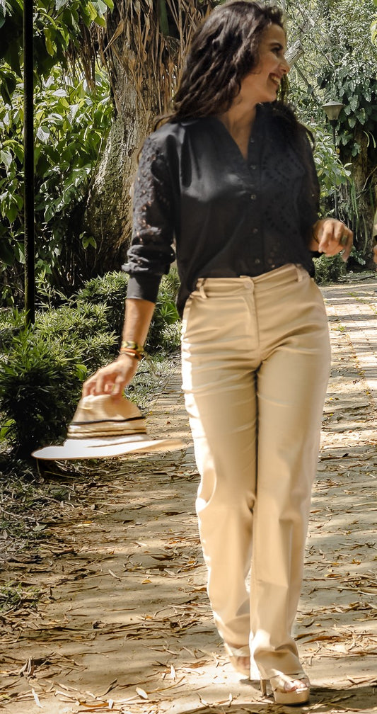 PANTALON SILUETA RECTA, TIRO ALTO.